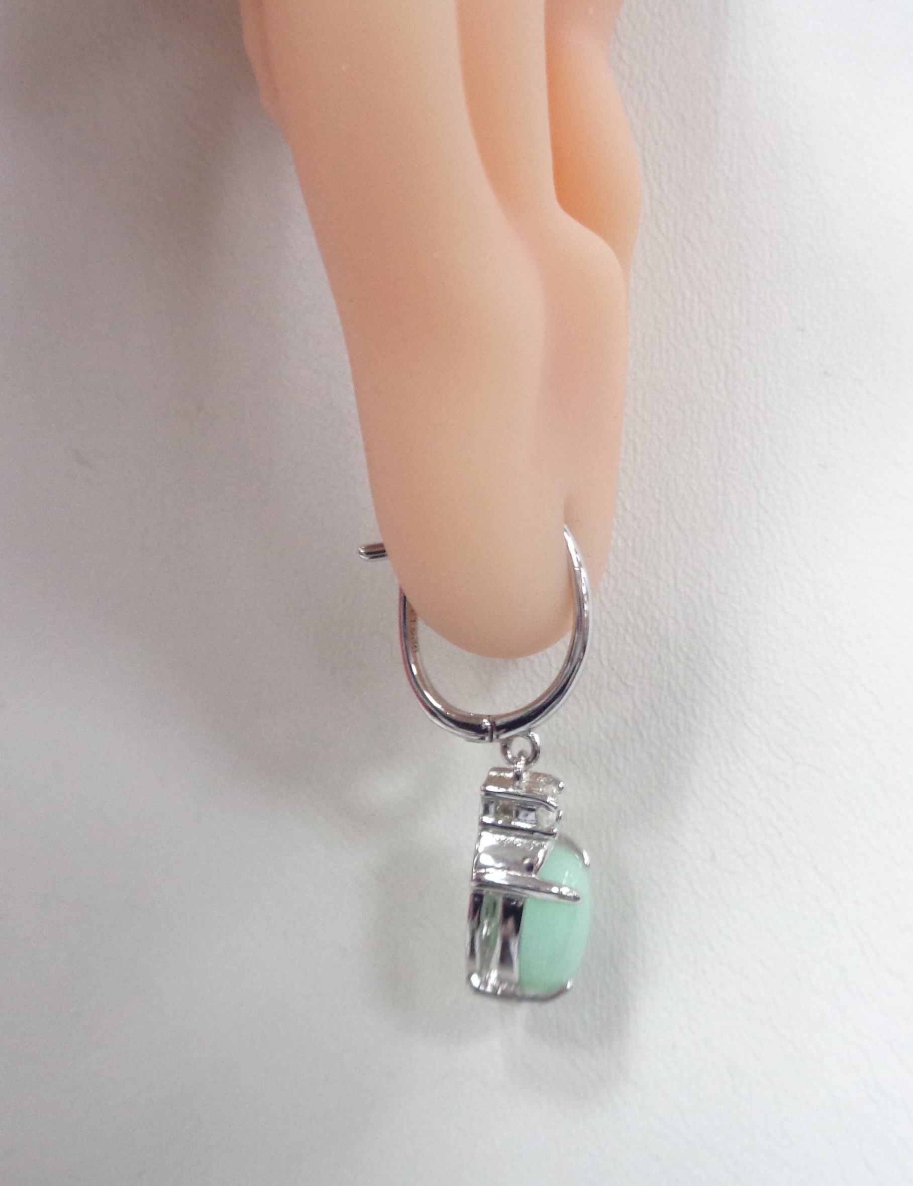 Серебряные серьги с зелеными халцедонами